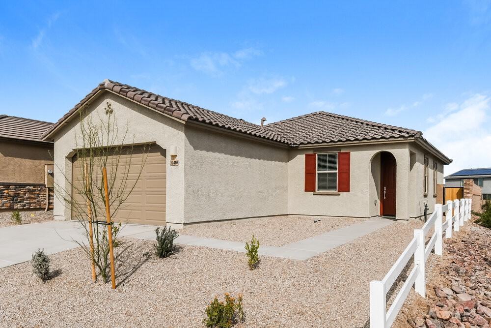 10410 W Beaman Ln - Photo 3 of 16