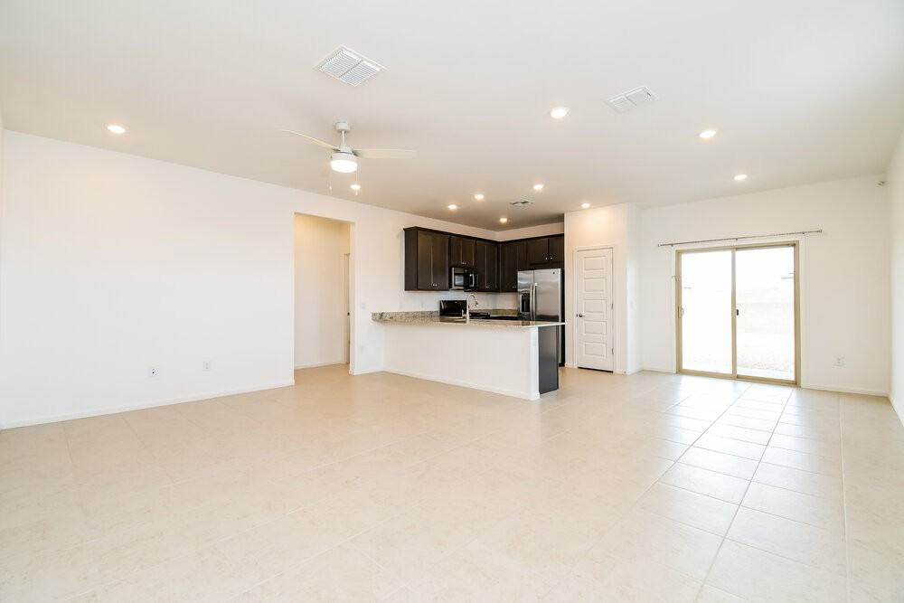 10410 W Beaman Ln - Photo 5 of 16