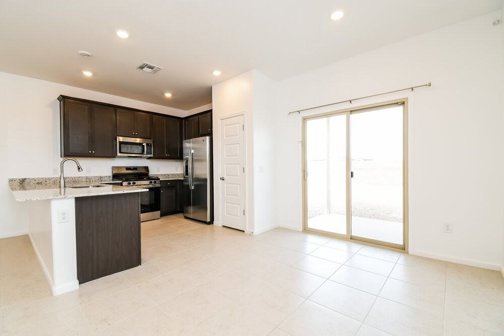 10410 W Beaman Ln - Photo 6 of 16