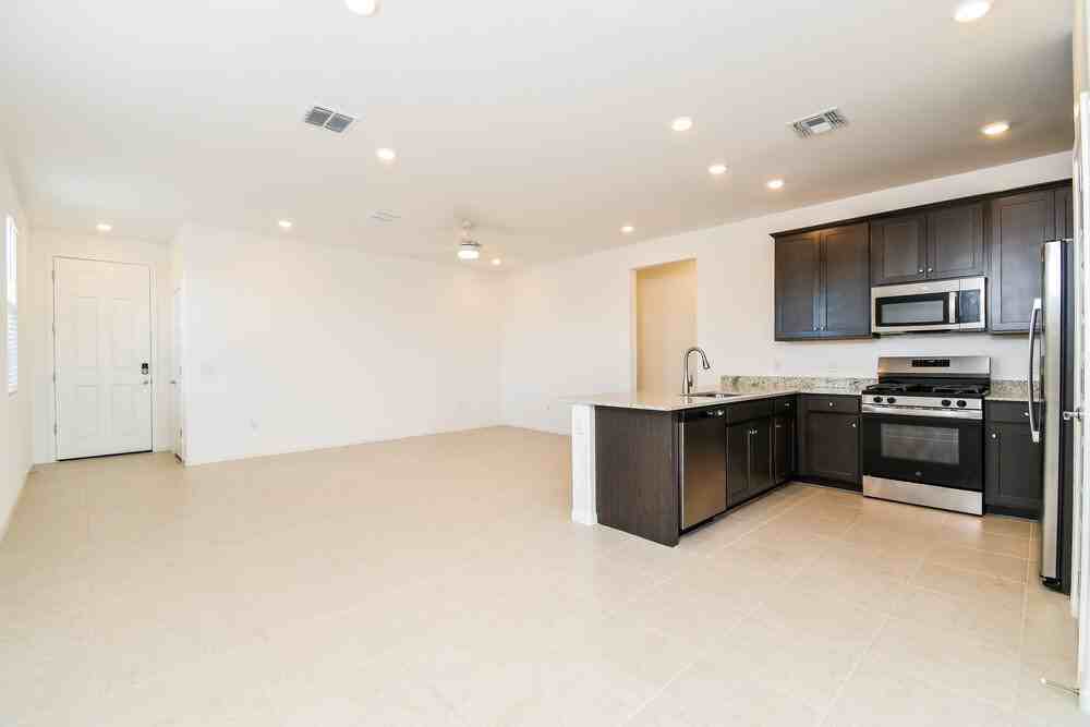 10410 W Beaman Ln - Photo 7 of 16