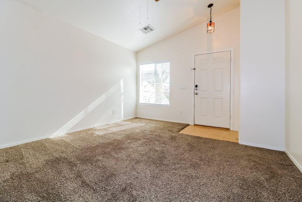 22332 W Lasso Ln - Photo 4 of 16