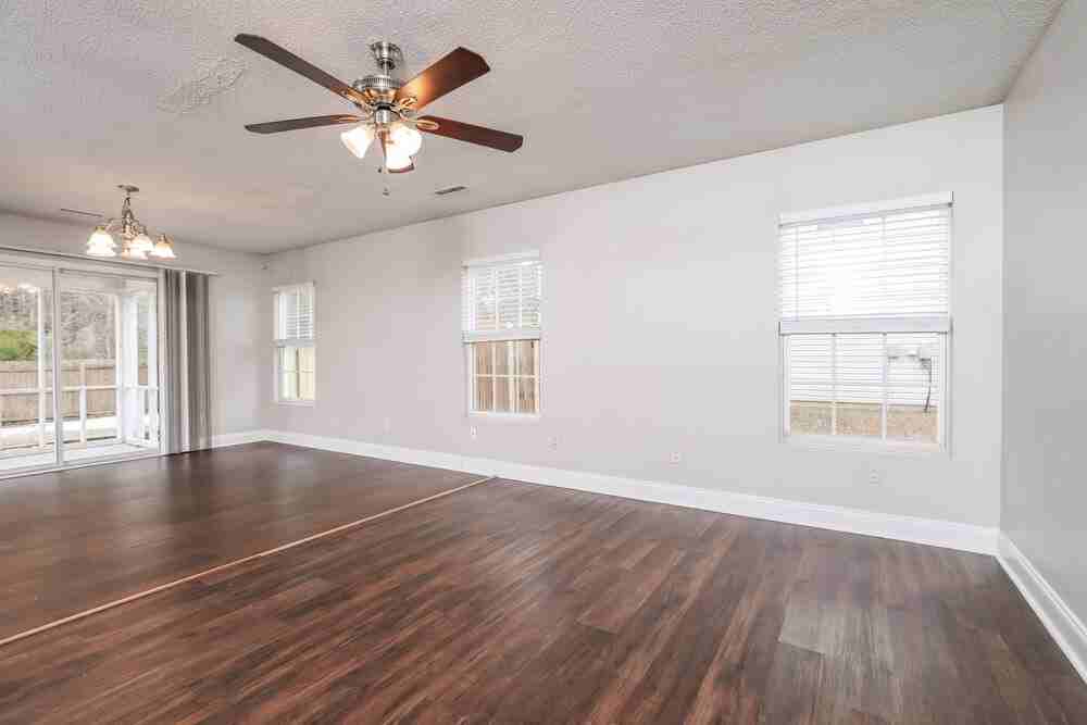 6542 Guard Hill Dr - Photo 4 of 17