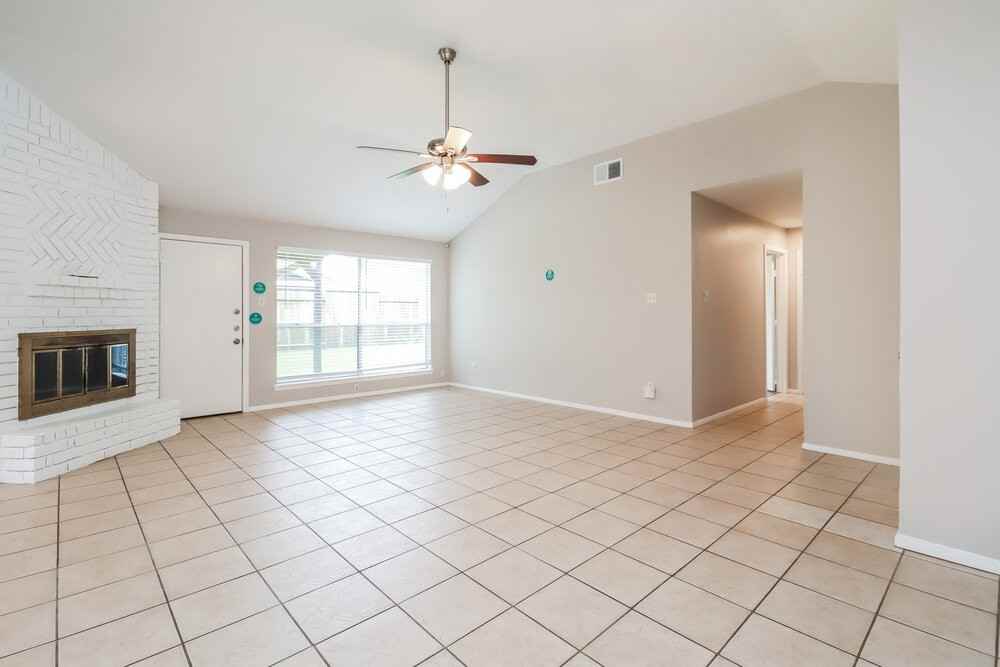 10930 Rosewood Ct - Photo 7 of 19