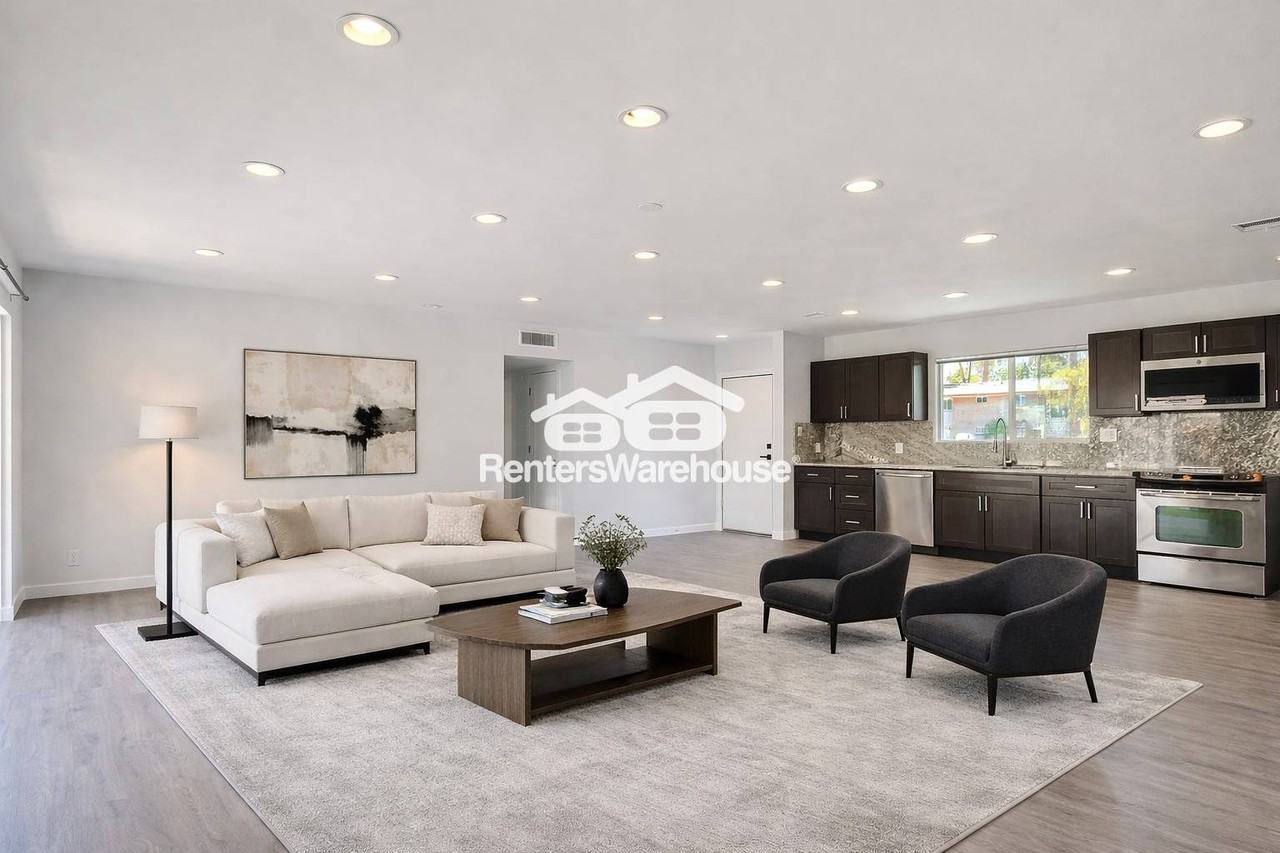 1930 E Missouri Ave - Photo 5 of 20