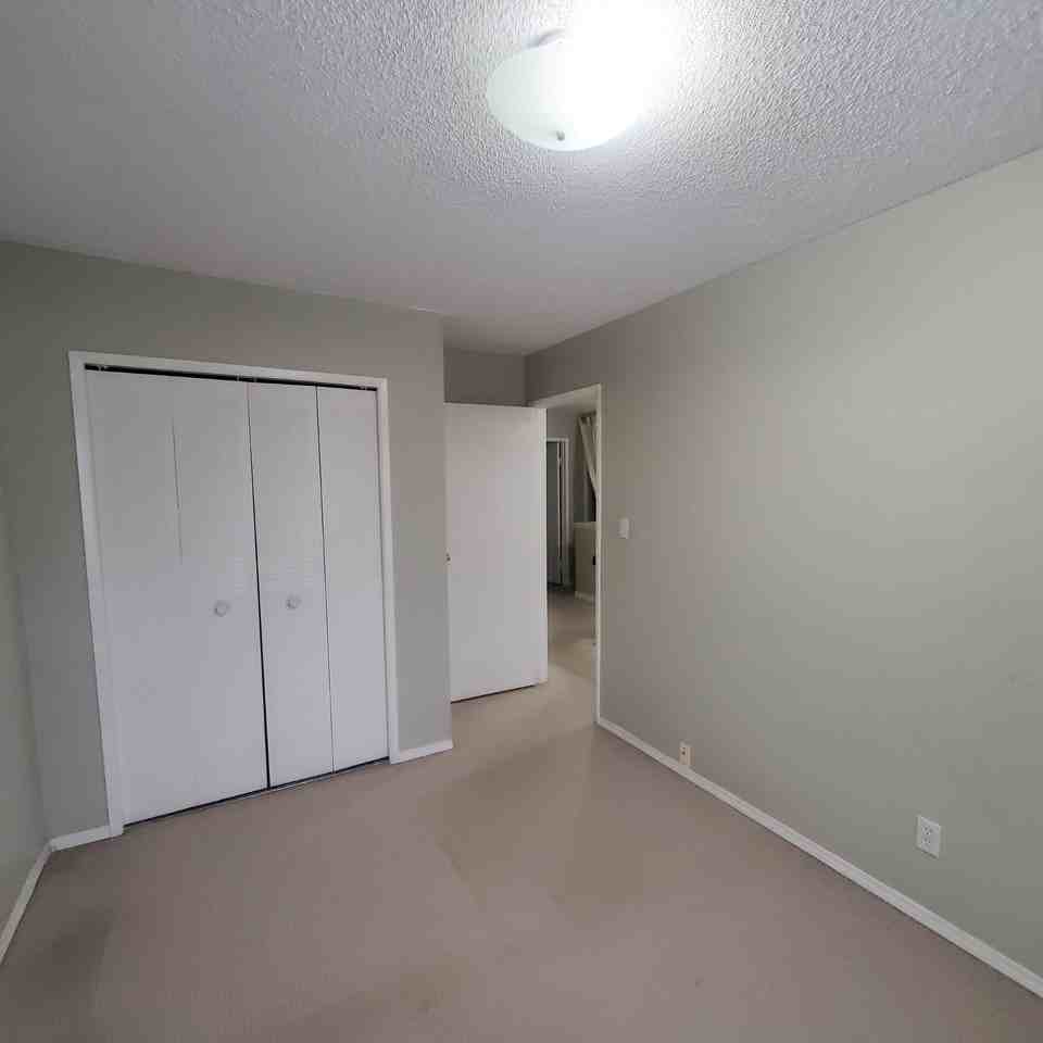 21 Akinsdale Gardens - Photo 6 of 10