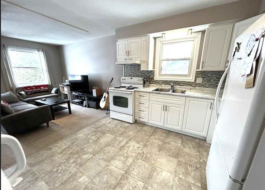 630 Victoria Street - Photo 3 of 5