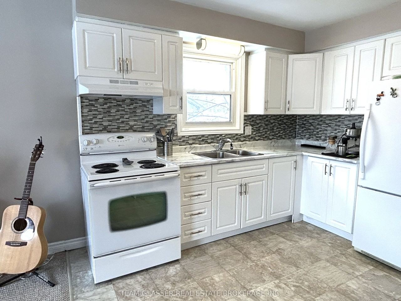 630 Victoria Street - Photo 2 of 5