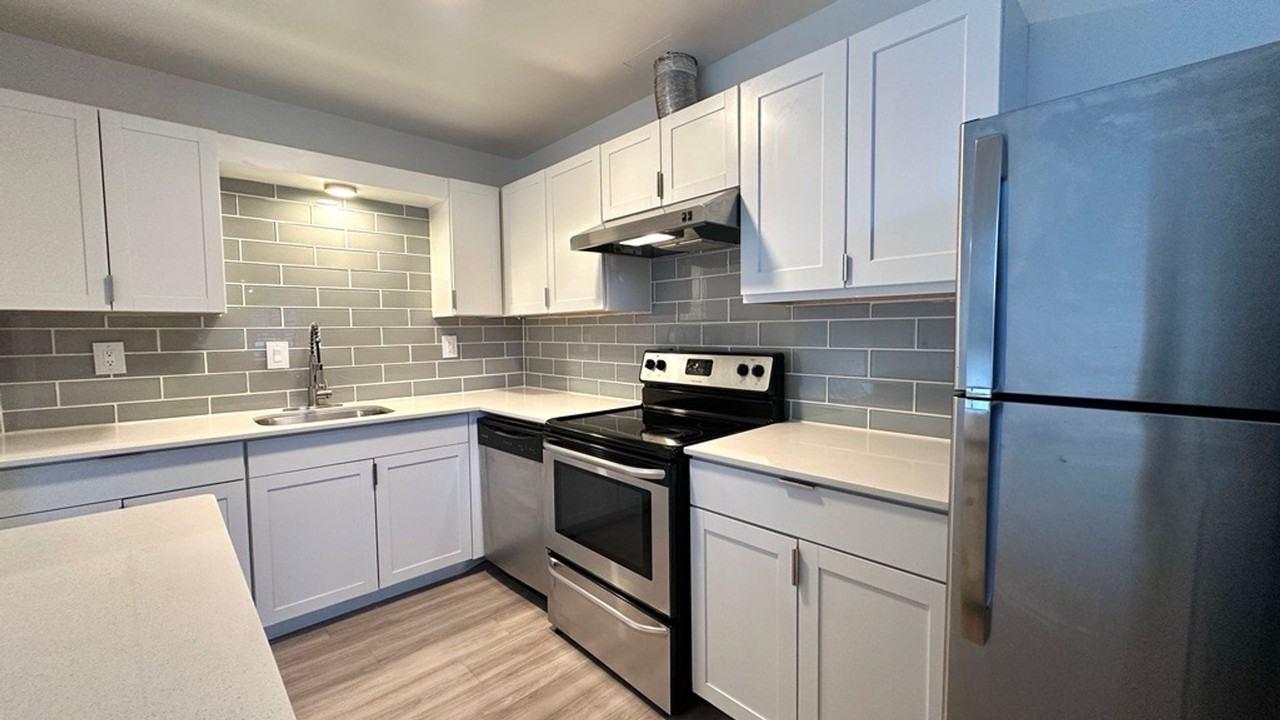 J3 Apartments - Photo 4 of 50