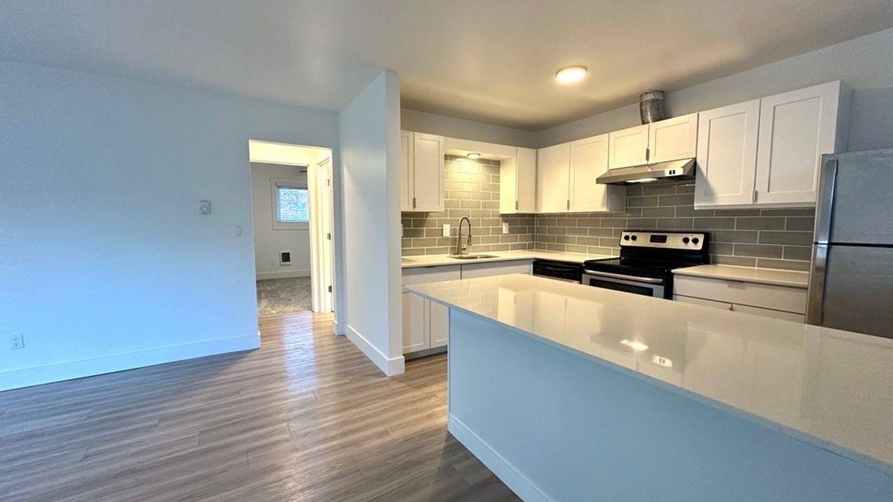 J3 Apartments - Photo 5 of 50