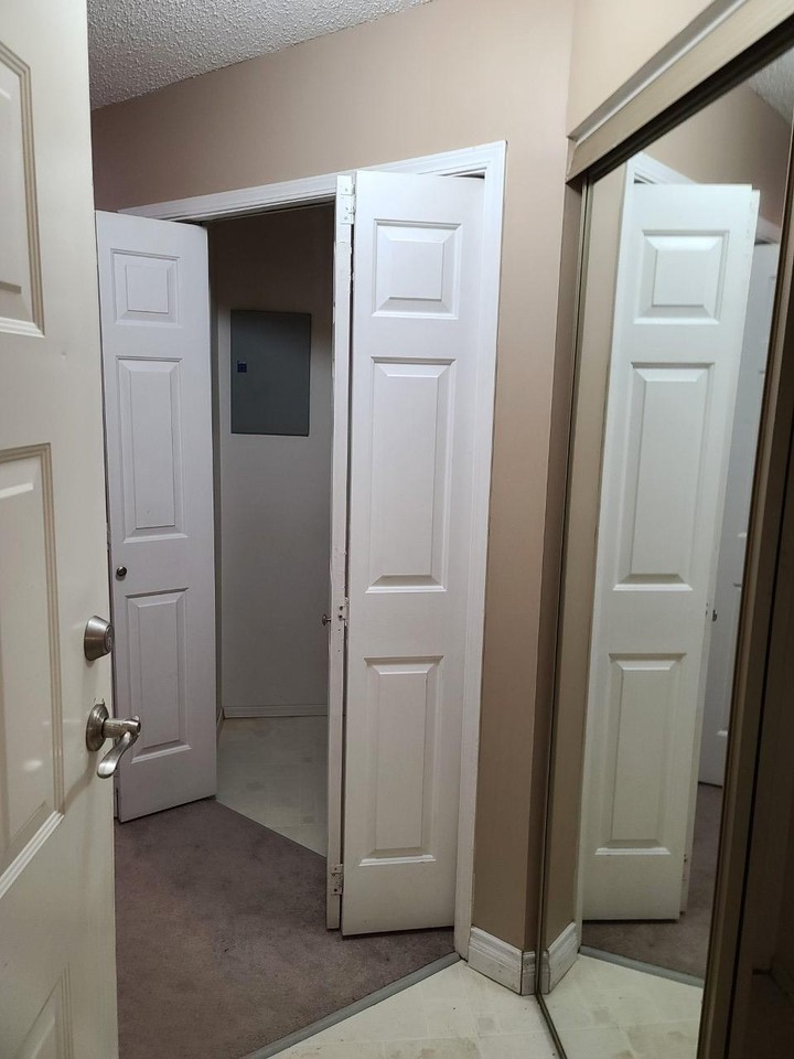 11045 123 Street - Photo 2 of 18