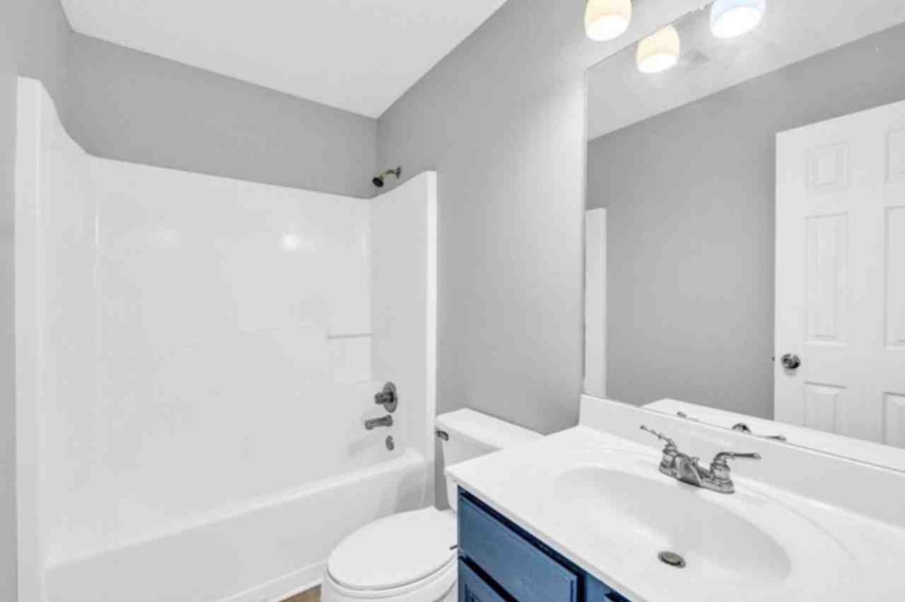 125 Berlin St - Photo 2 of 9