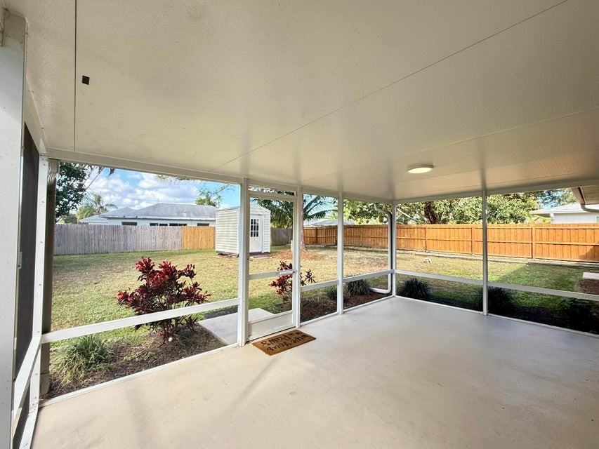 486 Northeast Solida Circle - Photo 3 of 33