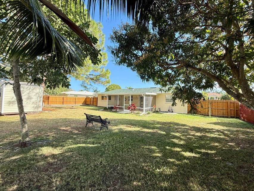 486 Northeast Solida Circle - Photo 5 of 33