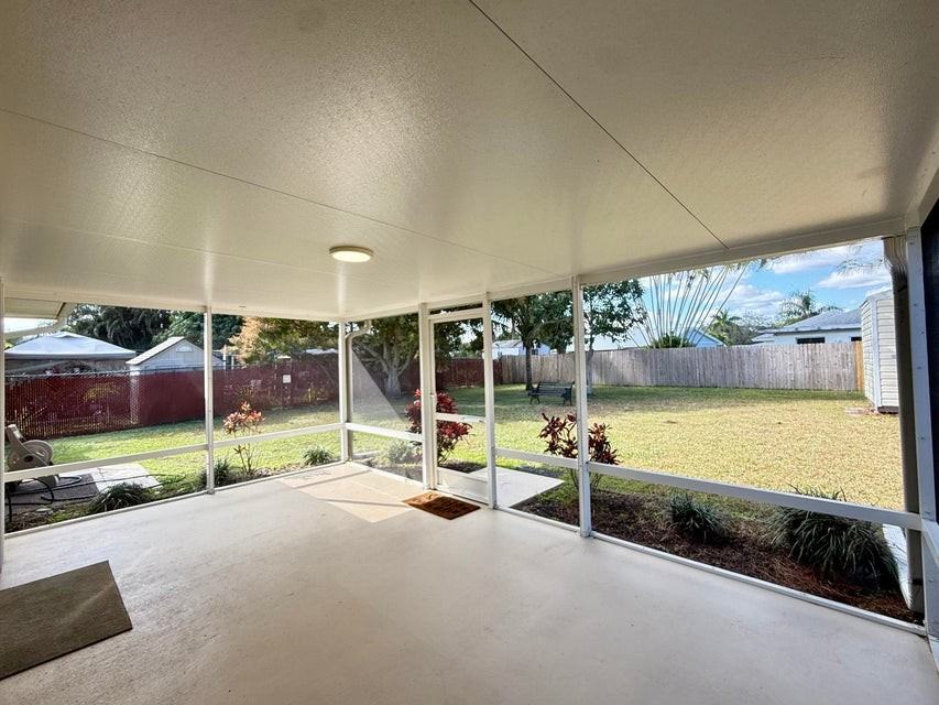 486 Northeast Solida Circle - Photo 4 of 33