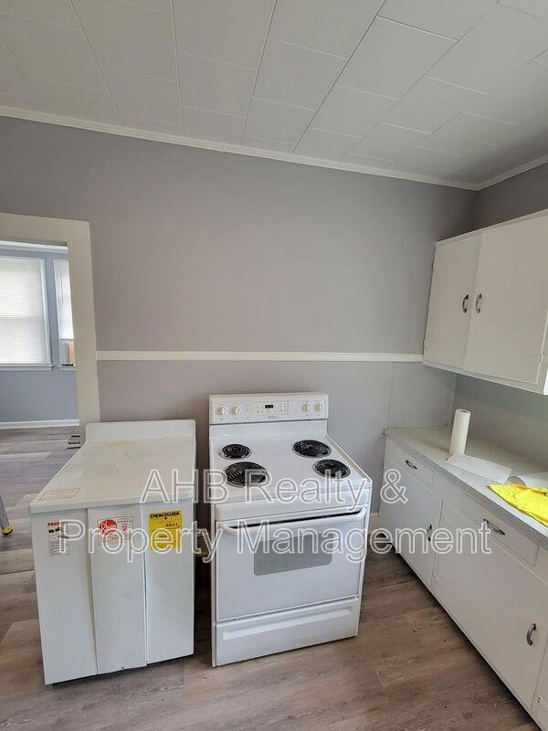 1104 W Webb Ave - Photo 3 of 17