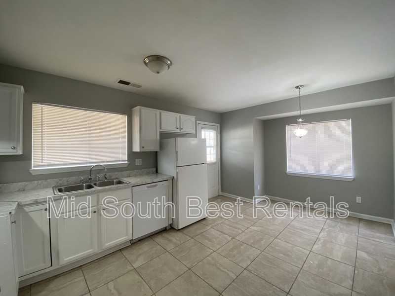 3816 Lake Park Cv - Photo 3 of 14