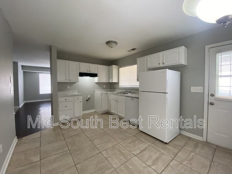 3816 Lake Park Cv - Photo 4 of 14