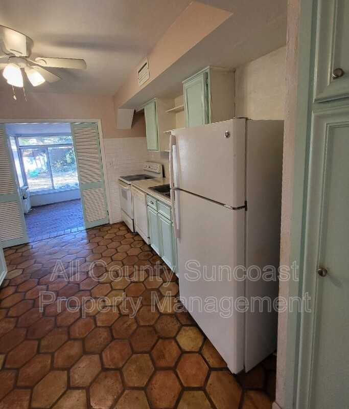 11173 51st Ave N - Photo 4 of 12