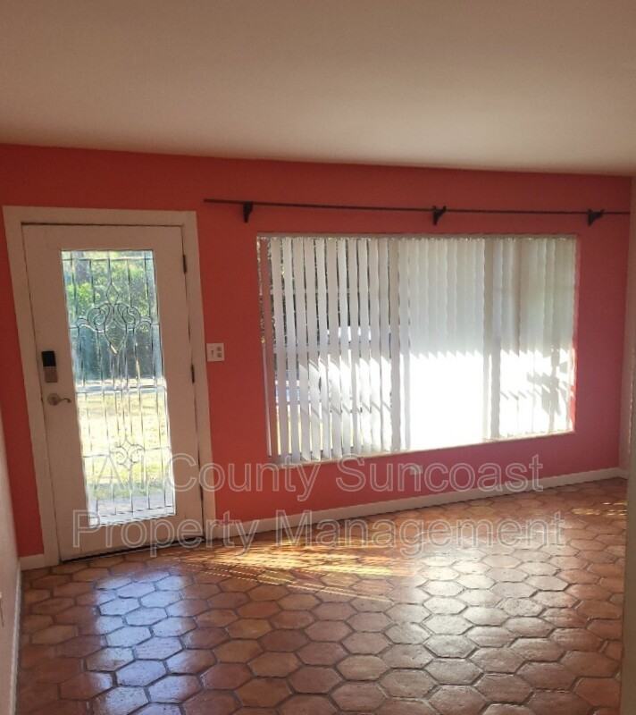 11173 51st Ave N - Photo 6 of 12