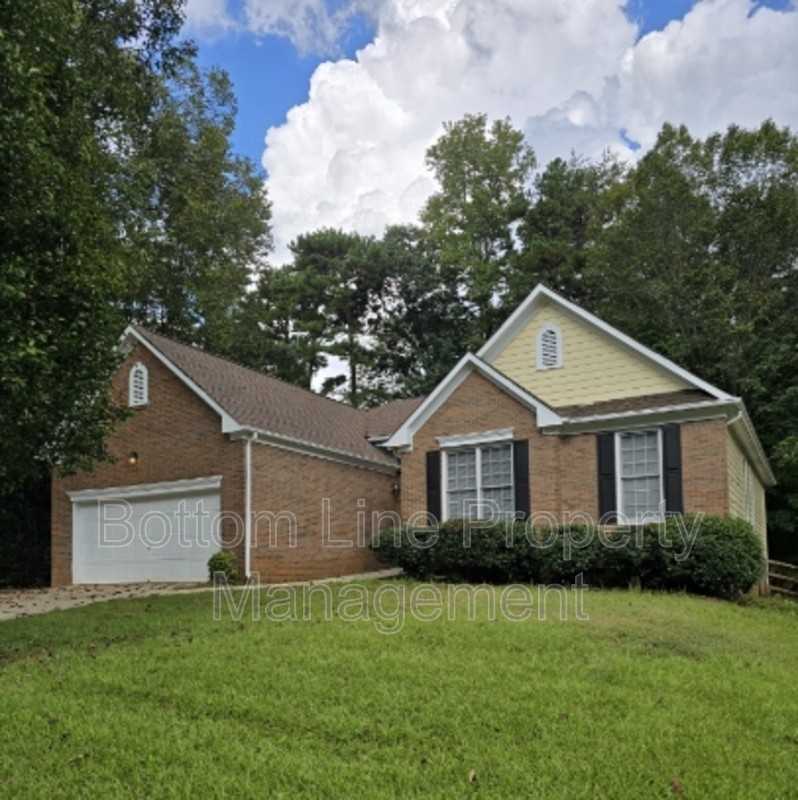 7803 Harrington Woods Rd - Photo 2 of 50