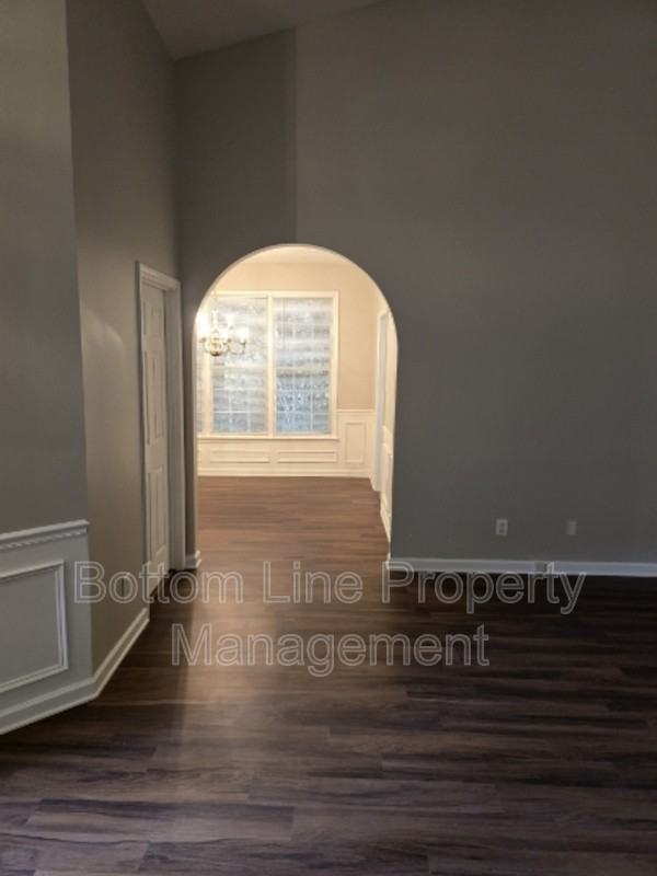 7803 Harrington Woods Rd - Photo 7 of 50