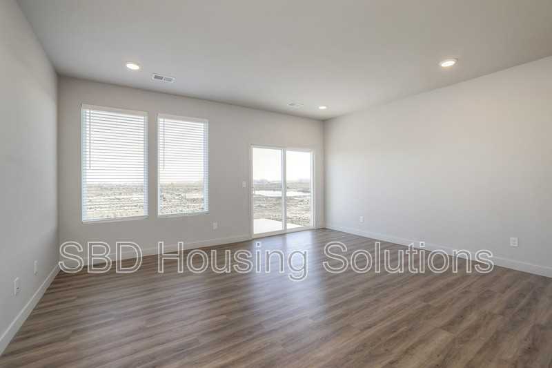 12419 S Parkwood Ln - Photo 2 of 8