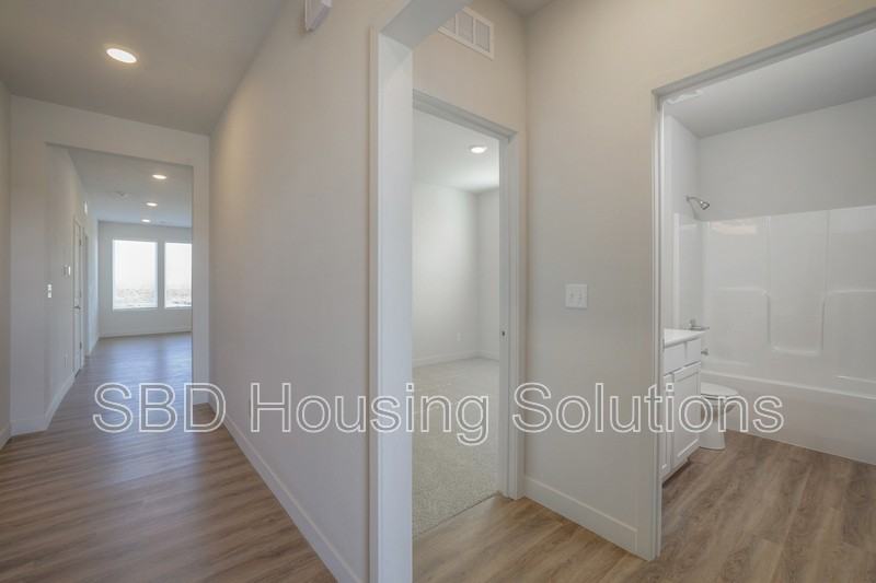 12419 S Parkwood Ln - Photo 3 of 8