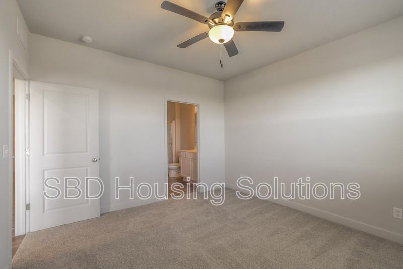 12419 S Parkwood Ln - Photo 4 of 8