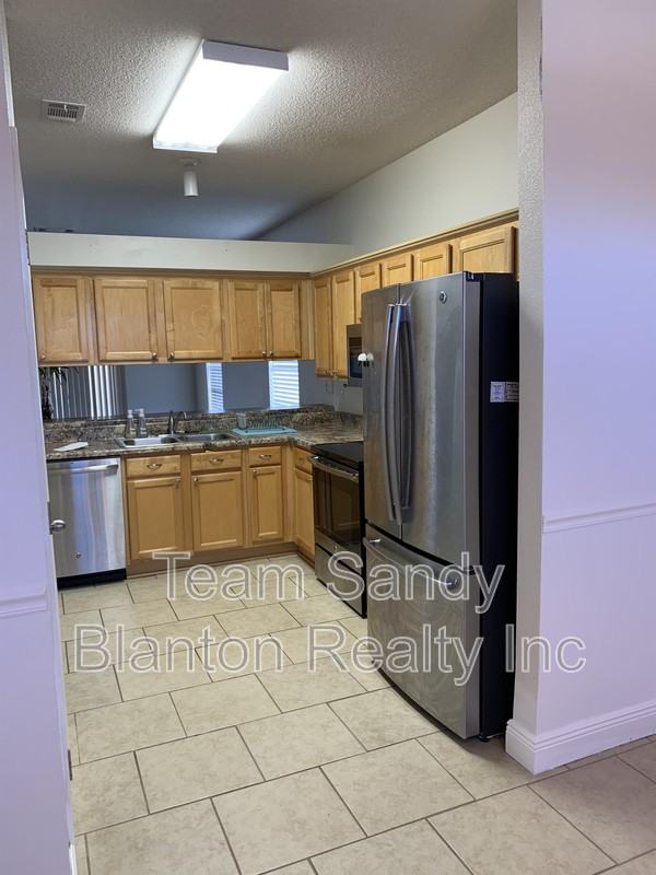 8949 Camelot Pl - Photo 3 of 22