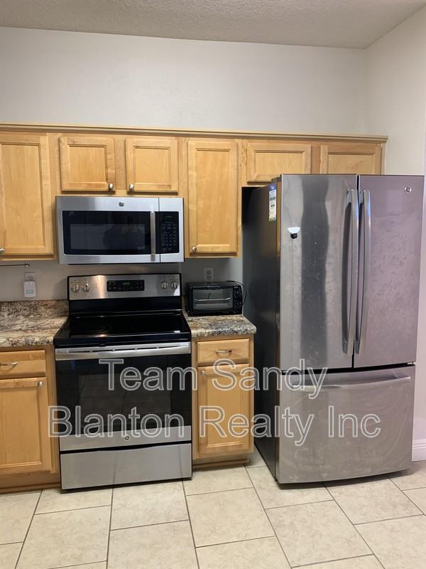 8949 Camelot Pl - Photo 4 of 22