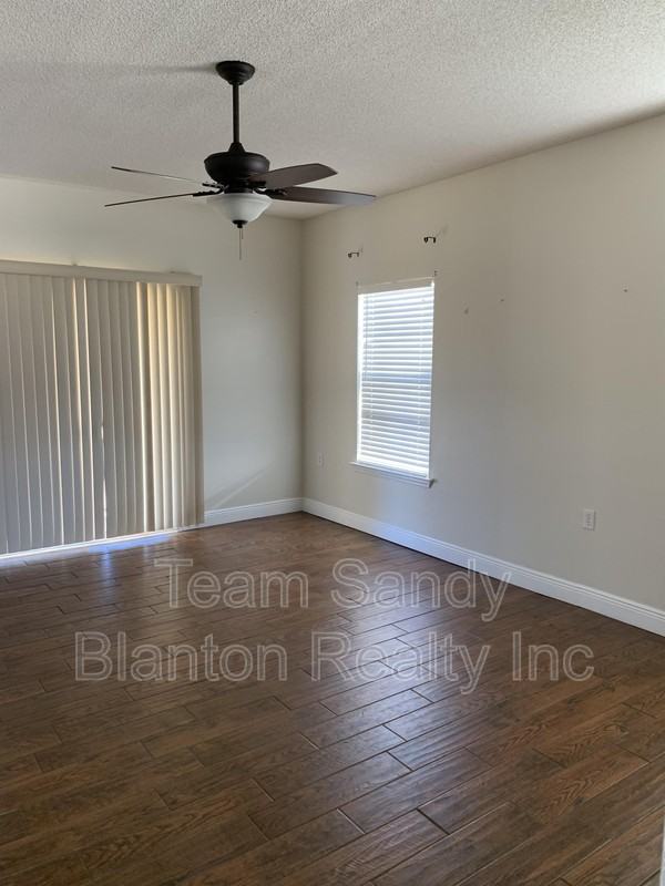 8949 Camelot Pl - Photo 6 of 22