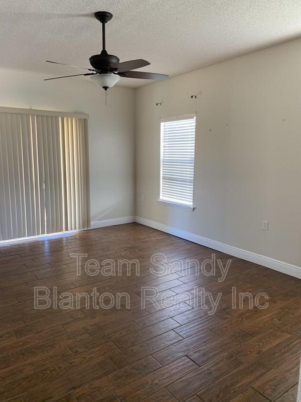 8949 Camelot Pl - Photo 7 of 22