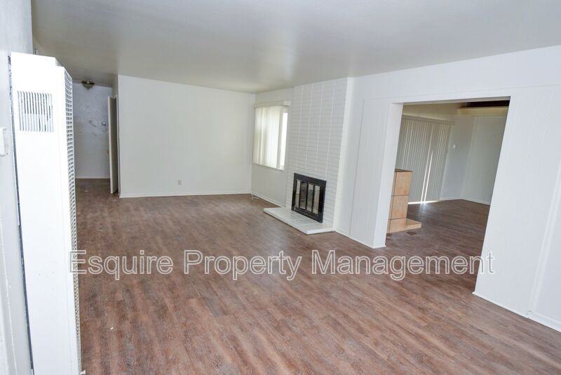 405 Spruce St - Photo 3 of 10