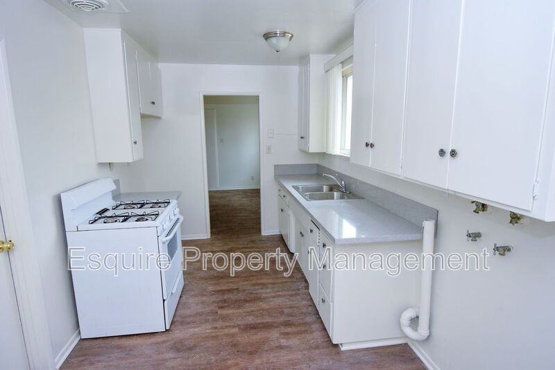 405 Spruce St - Photo 4 of 10