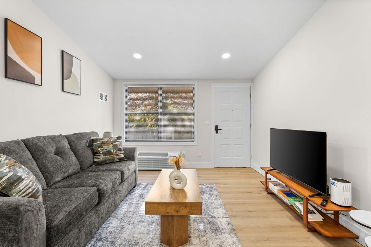 Heathmoore Villas - Photo 3 of 14