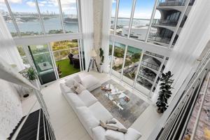 featured image of NE 11th St & Biscayne Blvd