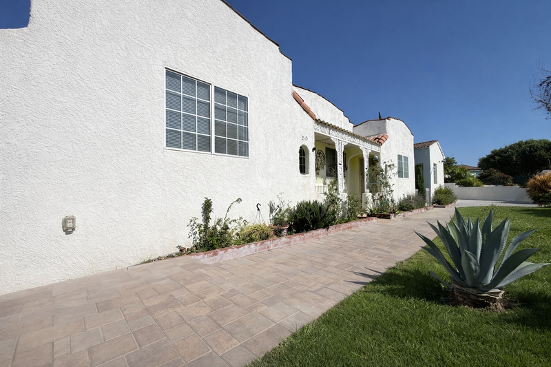 2515 Illinois Ave - Photo 2 of 17