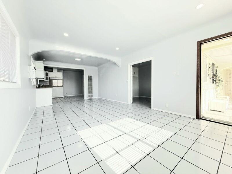 2515 Illinois Ave - Photo 4 of 17