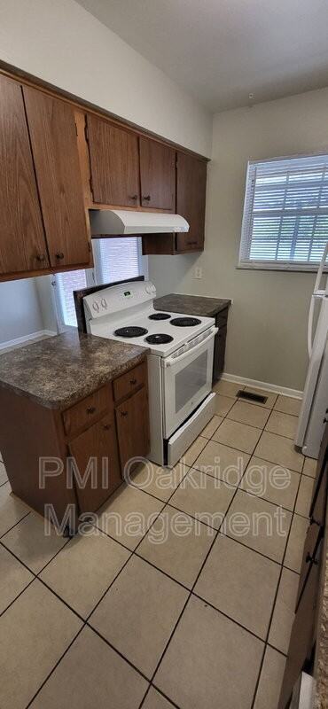 460 Heather St - Photo 6 of 13