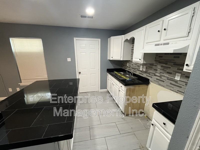 3441 Piney Woods Ave - Photo 7 of 12