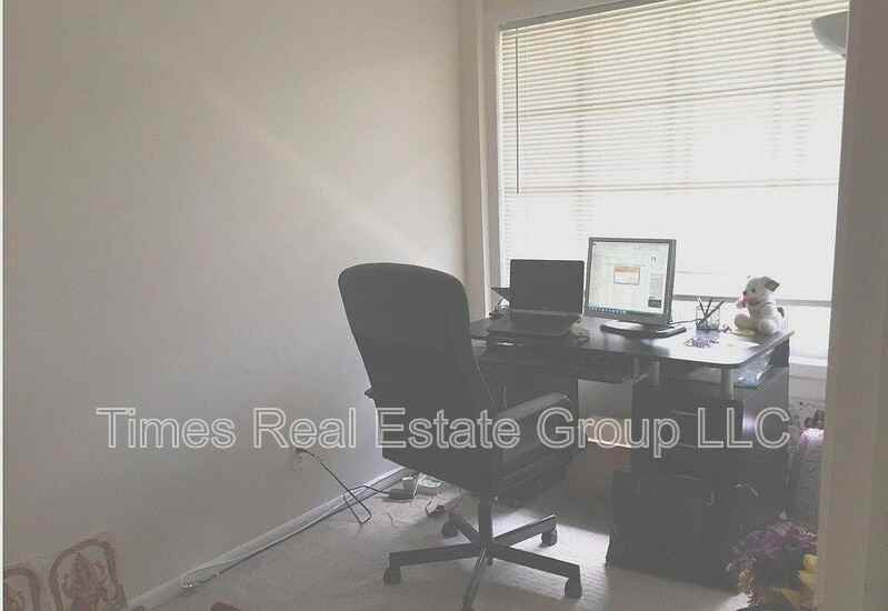 400 Drummers Ln - Photo 4 of 21