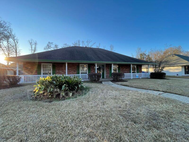 6428 Chippendale Dr - Photo 2 of 39