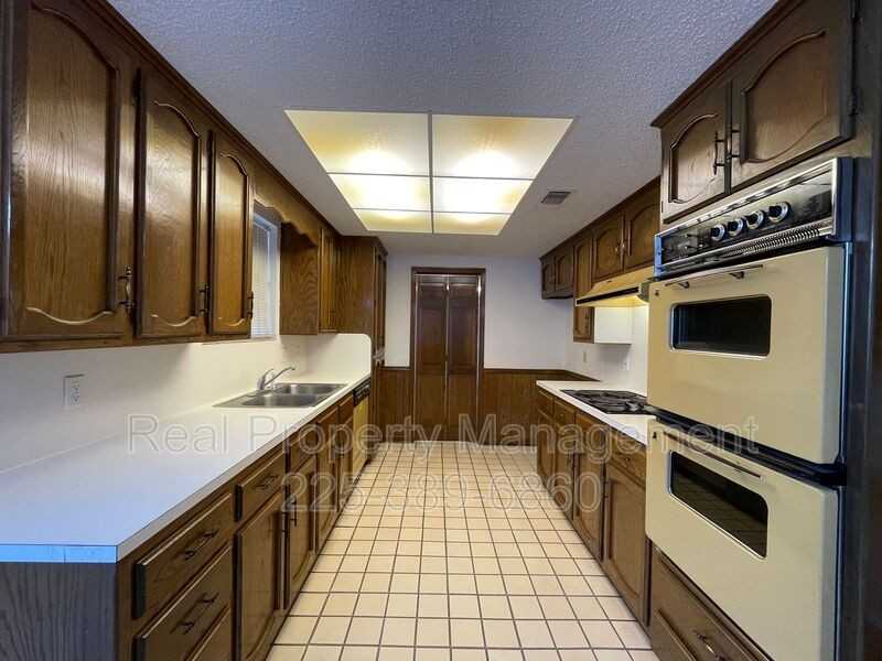 6428 Chippendale Dr - Photo 4 of 39