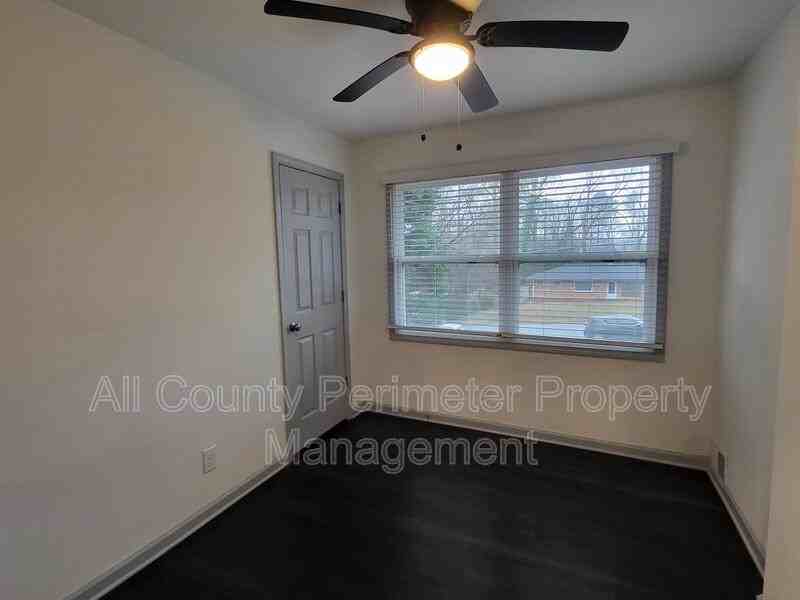 3068 Anthony Dr - Photo 7 of 18