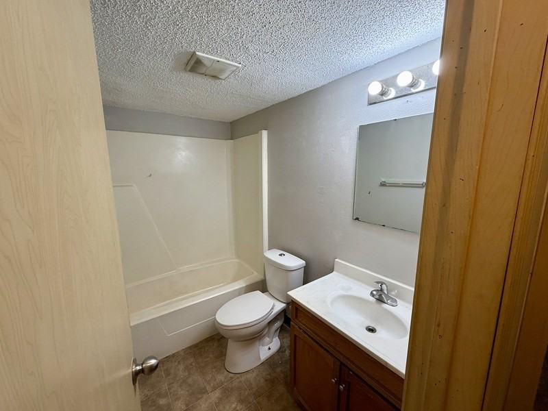 110 Harbet Ave Nw #3 - Photo 7 of 12