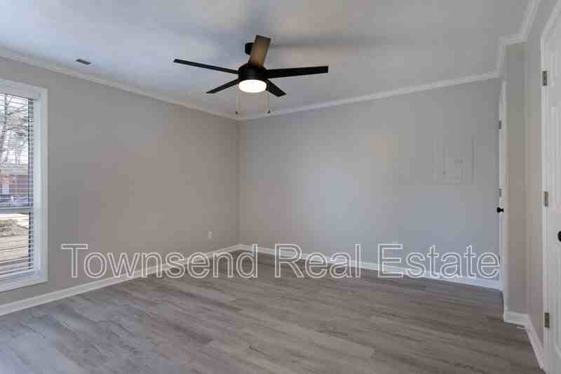 5850 - Photo 3 of 22