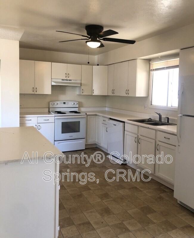 1910 Monterey Rd - Photo 3 of 8