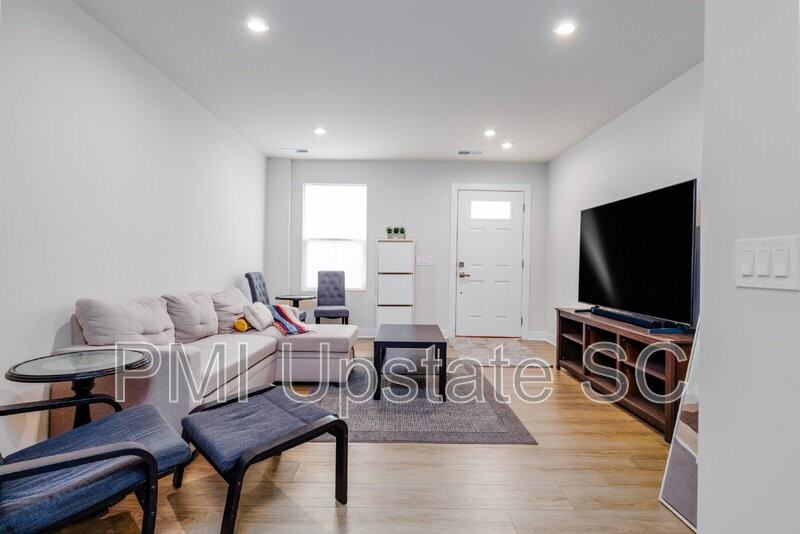 413 Camarillo Ln - Photo 3 of 19