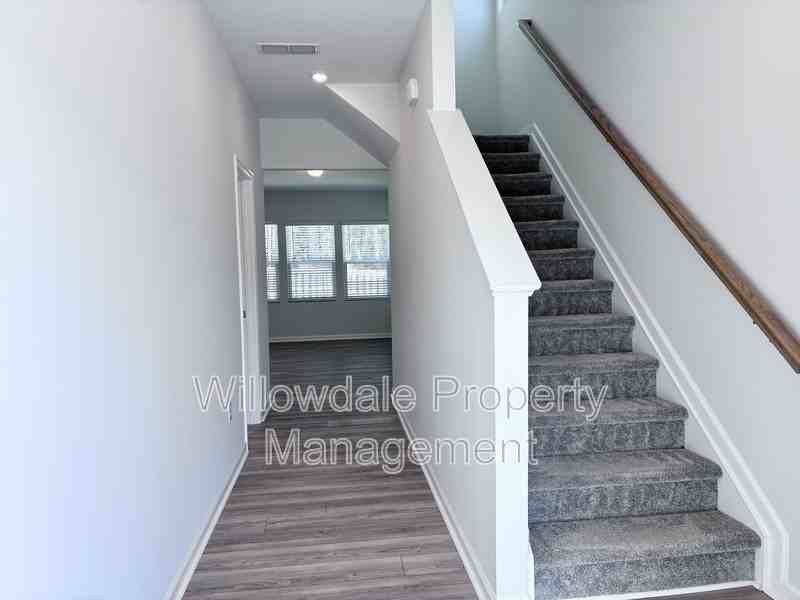 866 Mckenzie Park Ter - Photo 4 of 29