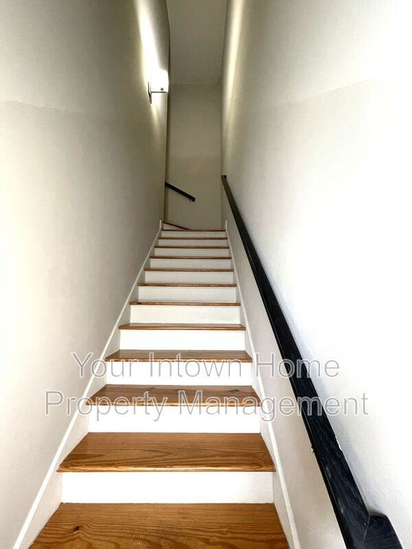 1867 Gordon Mnr Ne #B - Photo 3 of 14